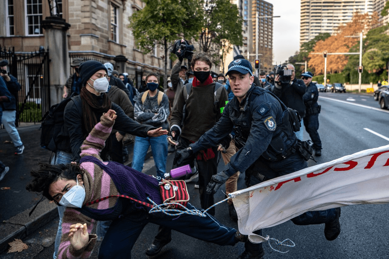 Labor and Liberal Anti-Protest Laws Protect Those Responsible for Climate Change. - Featured image